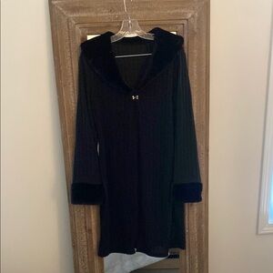 Black Long Sweater with Fur Trim and Single Clasp